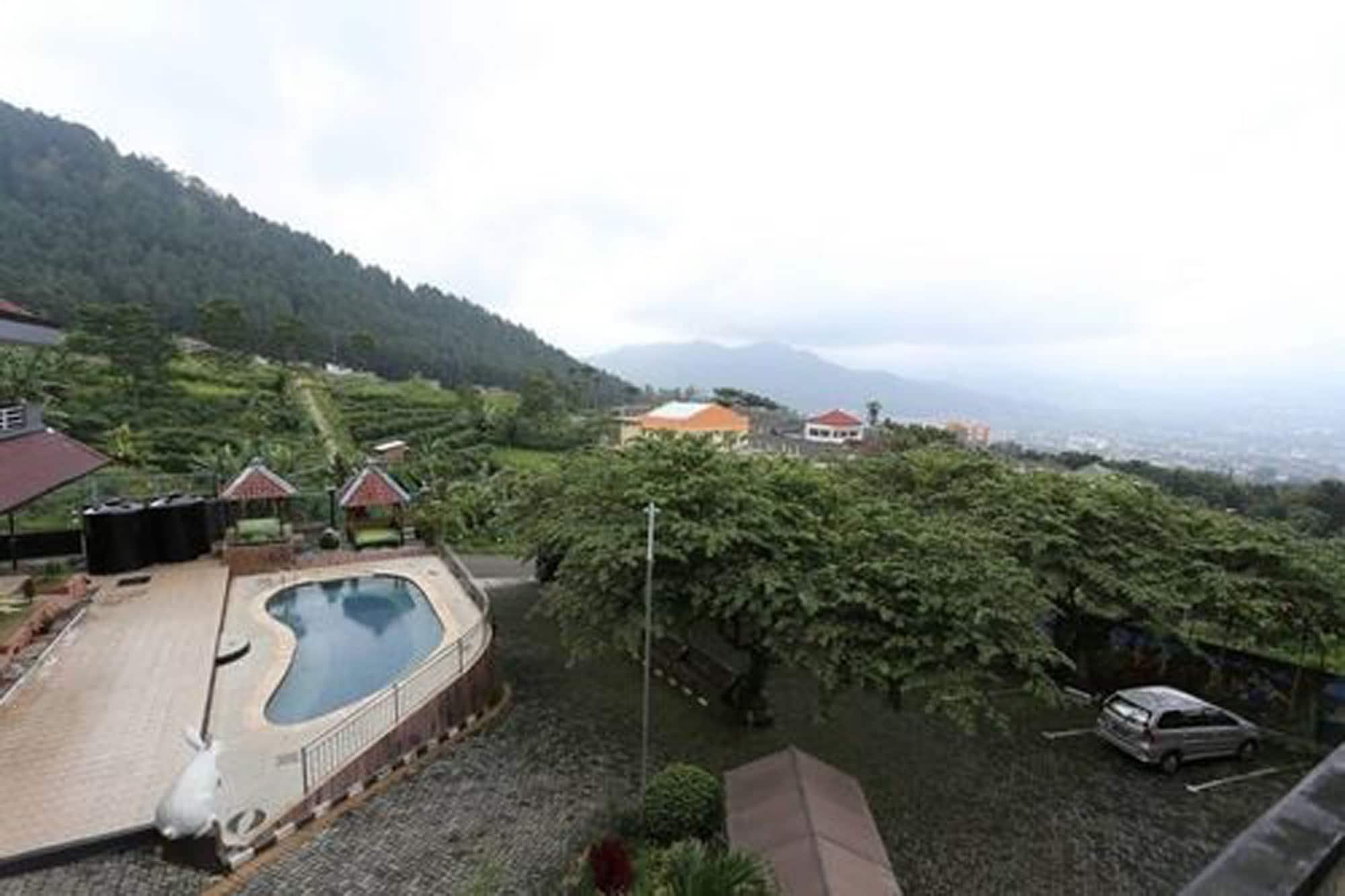 Villa Panderman Indah Бату Екстериор снимка