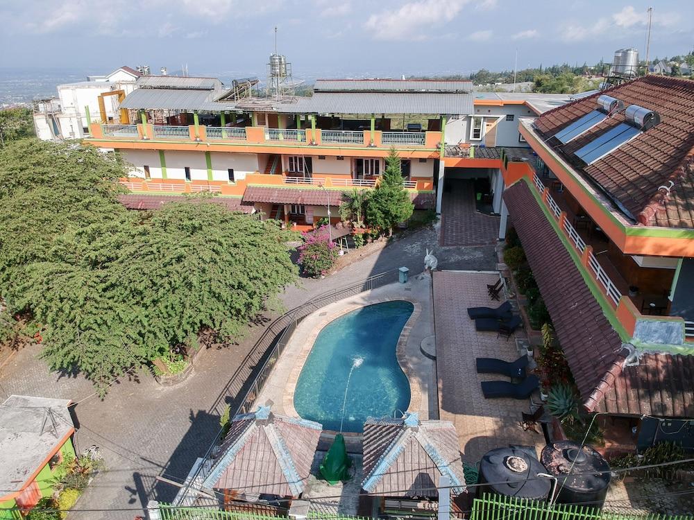 Villa Panderman Indah Бату Екстериор снимка