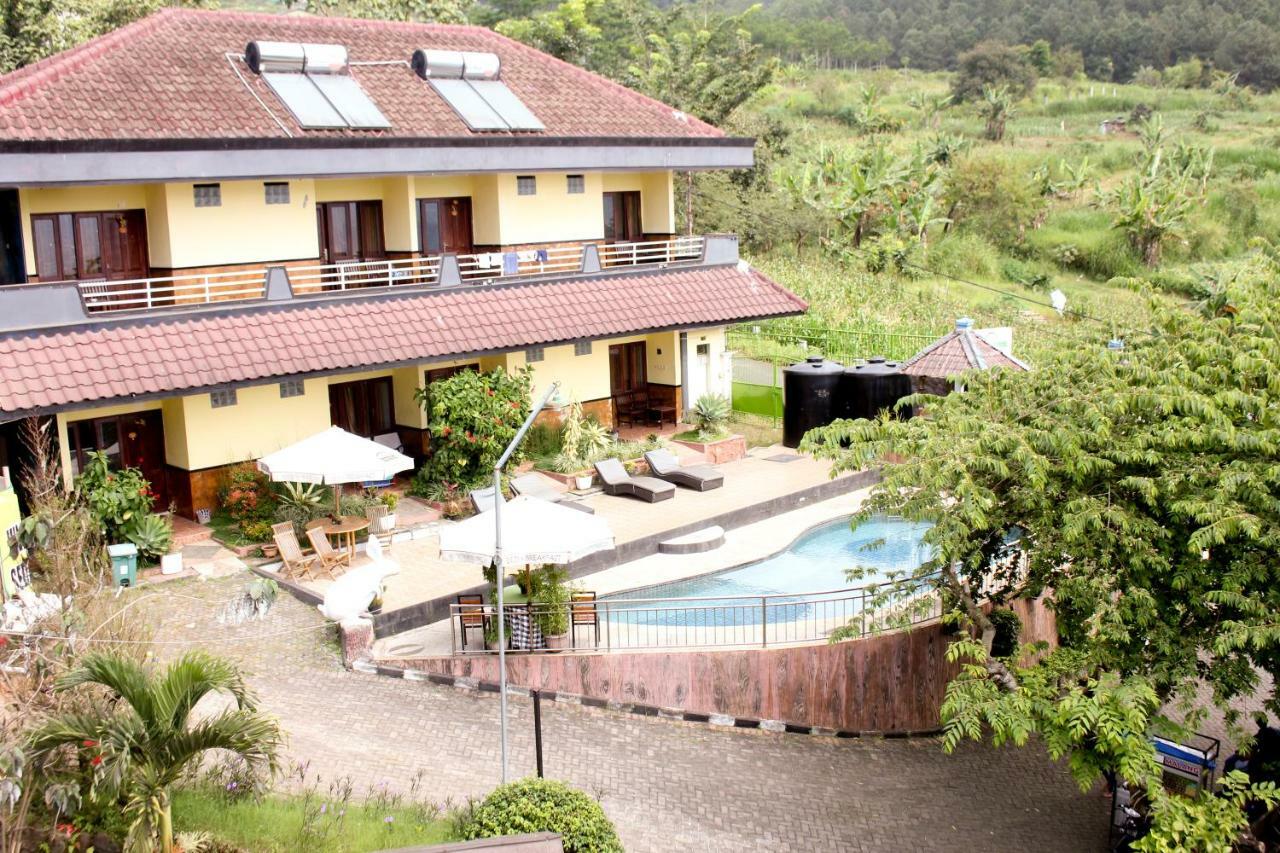 Villa Panderman Indah Бату Екстериор снимка